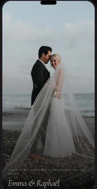 Page d'invitation digitale de mariage personnalisée sur smartphone avec date, lieu et programme de la journée