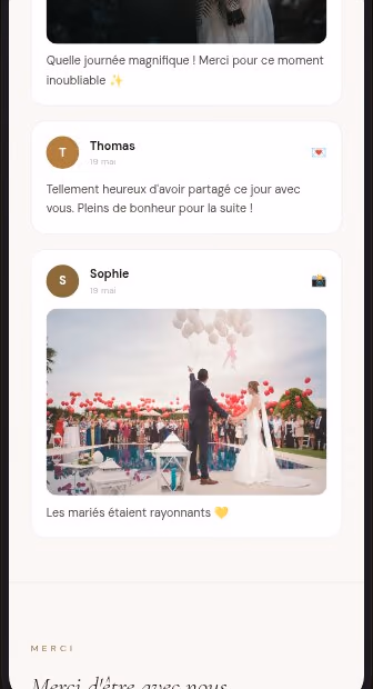 Livre d'or digital sur smartphone affichant les messages et dédicaces écrits par les invités d'un mariage