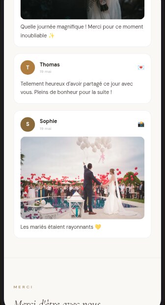 Livre d'or digital sur smartphone affichant les messages et dédicaces écrits par les invités d'un mariage
